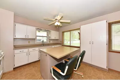 N87W17833  Shepherd Dr, Menomonee Falls, WI 53051 - Photo 9