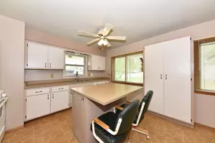 N87W17833 Shepherd Dr, Menomonee Falls, WI 53051 - Photo 9
