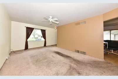 N87W17833  Shepherd Dr, Menomonee Falls, WI 53051 - Photo 5