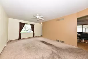 N87W17833 Shepherd Dr, Menomonee Falls, WI 53051 - Photo 5