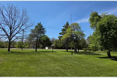 4120 S 124th St, Greenfield, WI 53228 - Photo 9