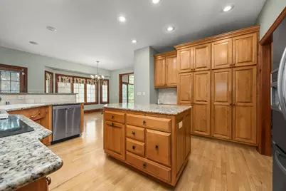 N52W16816  Oak Ridge Trl, Menomonee Falls, WI 53051 - Photo 9