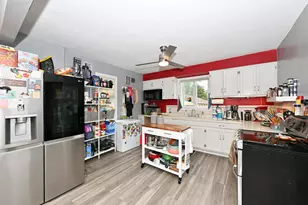 5949 S 31st St, Greenfield, WI 53221 - Photo 11