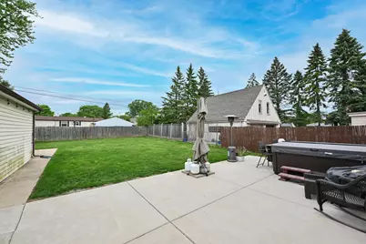 5949 S 31st St, Greenfield, WI 53221 - Photo 27
