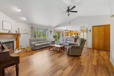 1616  Sandstone Ln, Howards Grove, WI 53083 - Photo 9