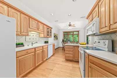 2325  Caribou Ln, Grafton, WI 53024 - Photo 13