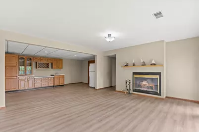 2931 W Franklin Ter, Franklin, WI 53132 - Photo 5