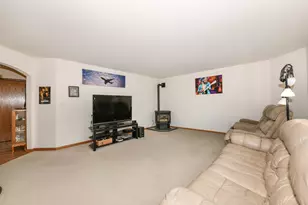 606 E Emily Ave, Elkhorn, WI 53121 - Photo 5