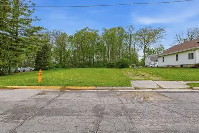 1713  Monroe St, New Holstein, WI 53061 - Photo 5