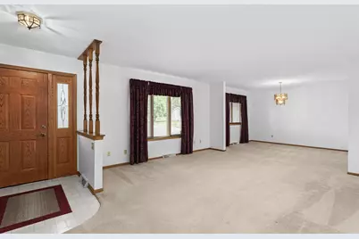 611  Maple Crest Ln, Watertown, WI 53094 - Photo 7