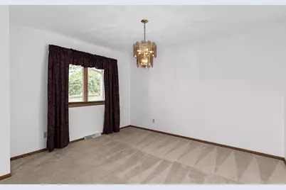611  Maple Crest Ln, Watertown, WI 53094 - Photo 9