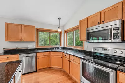 2423  Judith Ln, Waukesha, WI 53188 - Photo 15