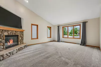 2423  Judith Ln, Waukesha, WI 53188 - Photo 5