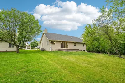 2423  Judith Ln, Waukesha, WI 53188 - Photo 3