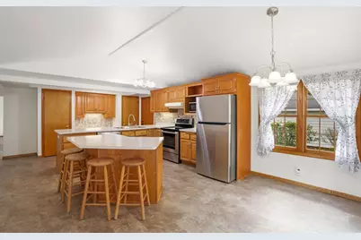 1711 W Mill Rd, Glendale, WI 53209 - Photo 11