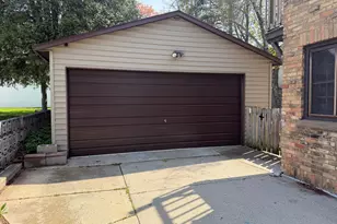 609 Waldo Blvd, Manitowoc, WI 54220 - Photo 3