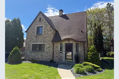609  Waldo Blvd, Manitowoc, WI 54220 - Photo 1