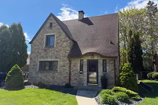 609 Waldo Blvd, Manitowoc, WI 54220 - Photo 1