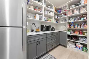 10009 W Farmdale Estates Ct, Mequon, WI 53097 - Photo 23