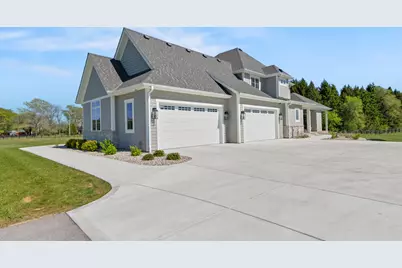 10009 W Farmdale Estates Ct, Mequon, WI 53097 - Photo 3