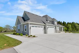 10009 W Farmdale Estates Ct, Mequon, WI 53097 - Photo 3