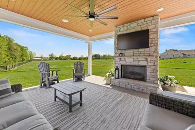 10009 W Farmdale Estates Ct, Mequon, WI 53097 - Photo 5