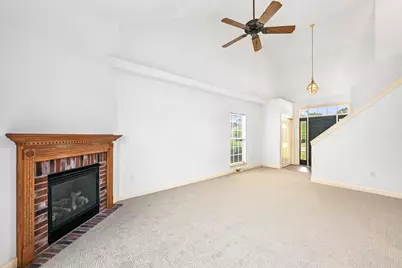 1422  Niagara St #204, Waukesha, WI 53186 - Photo 5