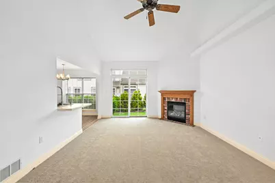 1422  Niagara St #204, Waukesha, WI 53186 - Photo 7