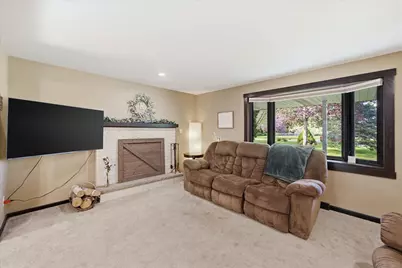 W1479  Meadow View Ct, Sheboygan, WI 53070 - Photo 9