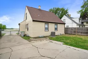 4944 N 91st St, Milwaukee, WI 53225 - Photo 33
