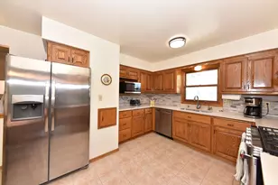 204 Judge Dr, Saukville, WI 53080 - Photo 9