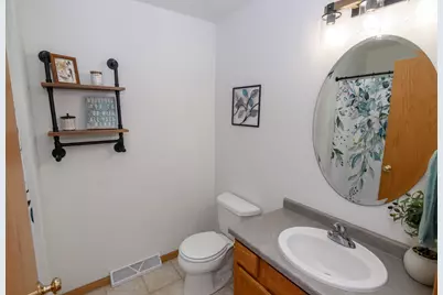 1510  Redtail Dr, Hartford, WI 53027 - Photo 19