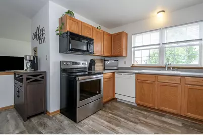 1510  Redtail Dr, Hartford, WI 53027 - Photo 9