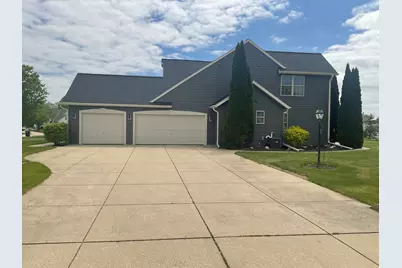 8791 S Clover Cir, Oak Creek, WI 53154 - Photo 3