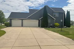 8791 S Clover Circle, Oak Creek, WI 53154 - Photo 3
