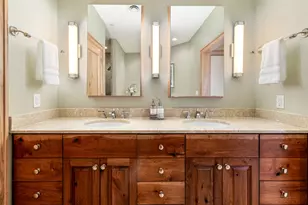 1313 N Franklin Pl, Milwaukee, WI 53202 - Photo 9