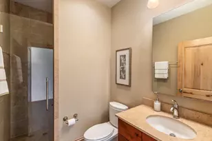 1313 N Franklin Pl, Milwaukee, WI 53202 - Photo 19