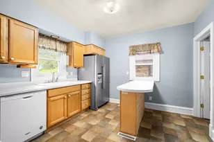 9313 W Hayes Ave, West Allis, WI 53227 - Photo 7