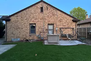 1016 N 10th St, Manitowoc, WI 54220 - Photo 3