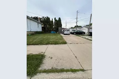 6926 W Burnham St, West Allis, WI 53219 - Photo 9