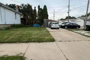 6926 W Burnham St, West Allis, WI 53219 - Photo 9