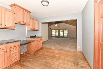 9061 S 83rd St, Franklin, WI 53132 - Photo 13
