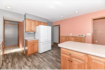 9061 S 83rd St, Franklin, WI 53132 - Photo 11