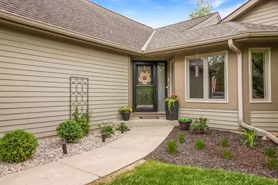 533  White Oak Trl, Hartland, WI 53029 - Photo 3