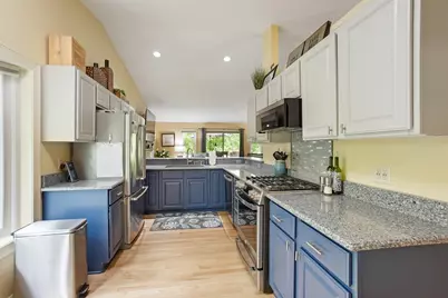 533  White Oak Trl, Hartland, WI 53029 - Photo 7