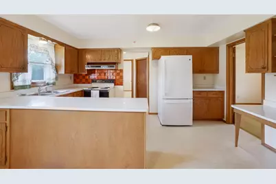 12920 W Crawford Dr, New Berlin, WI 53151 - Photo 9