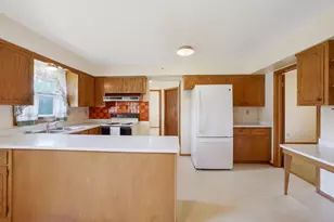 12920 W Crawford Dr, New Berlin, WI 53151 - Photo 9