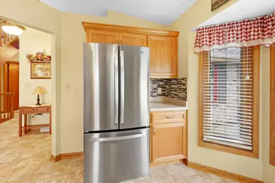 5320 S Cambridge Ln, Greenfield, WI 53221 - Photo 11