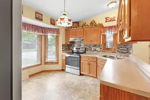 5320 S Cambridge Ln, Greenfield, WI 53221 - Photo 9