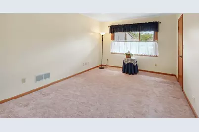 5320 S Cambridge Ln, Greenfield, WI 53221 - Photo 13